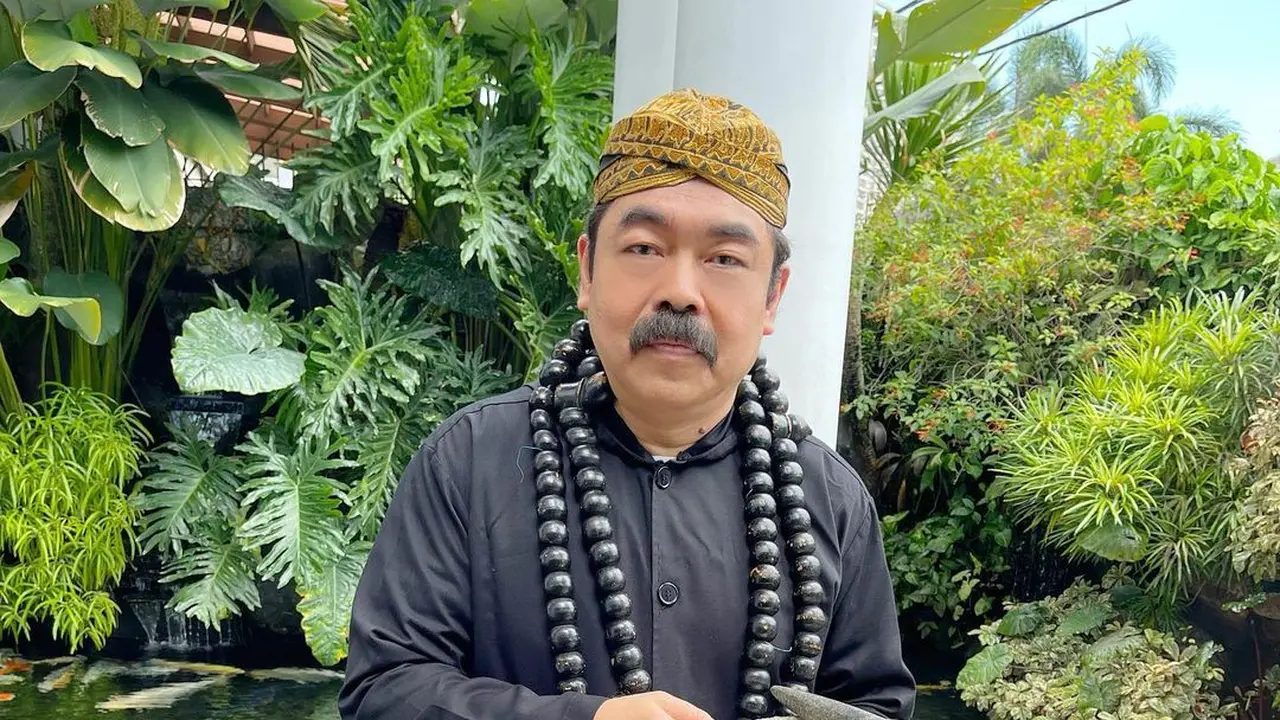 8 Potret Adam Suseno Suami Inul Daratista saat Cosplay, Bikin Geleng Kepala