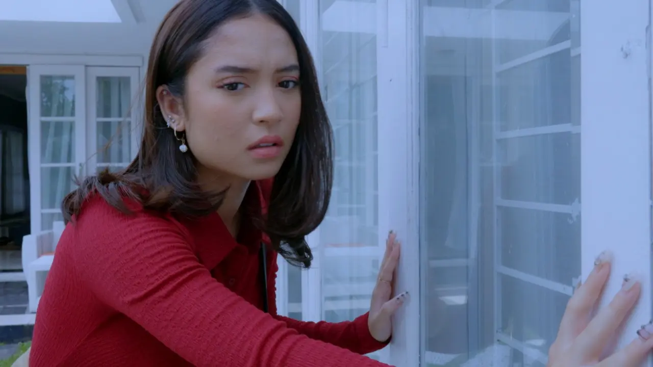 Di Antara Dua Cinta
