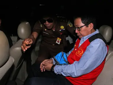 Terdakwa kasus penghancuran barang bukti dugaan pengaturan skor Joko Driyono usai menjalani sidang lanjutan di Pengadilan Negeri Jakarta Selatan, Selasa (2/7/2019). Sidang Joko Driyono ditunda karena JPU belum siap menyampaikan materi tuntutan. (Liputan6.com/Herman Zakharia)