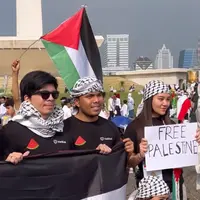 Penampilan Publik Figure Turun Kejalan untuk Aksi Bela Palestina di Monas. [@thr_group]