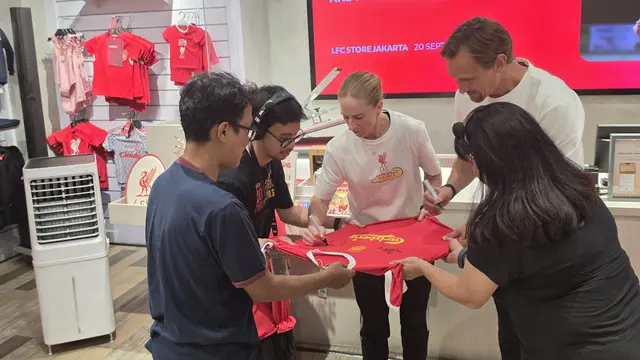 Suasana Meet and Greet Dua Legenda Liverpool Sami Hyypia dan Natasha Dowie di Jakarta