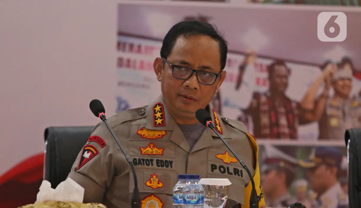 Kapolda Metro Jaya Komjen Gatot Eddy Pramono menyampaikan keterangan saat Jumpa Pers Akhir Tahun 2019 Polda Metro Jaya di Jakarta, Jumat(27/12/2019). Polda Metro mencatat ada 32.614 kasus kejahatan yang terjadi di wilayah Jakarta dan sekitarnya sepanjang tahun 2019. (Liputan6.com/Herman Zakharia)