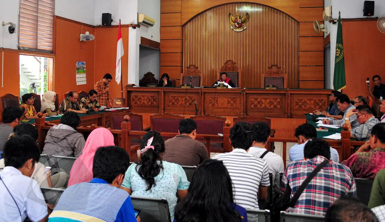 Suasana saat sidang lanjutan Praperadilan Novel Baswedan di PN Jakarta Selatan, Jumat (29/5/2015). Novel dan kuasa hukum KPK membacakan surat permohonan praperadilan terkait penangkapannya oleh pihak Bareskrim Polri. (Liputan6.com/Yoppy Renato)