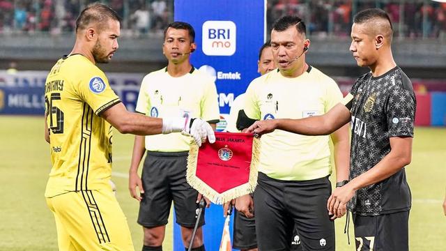 Kapten Bhayangkara FC, Indra Kahfi Ardhiyasa, pensiun.