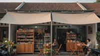 Model Warung Kelontong Sekaligus Warung Makan (created by AI)