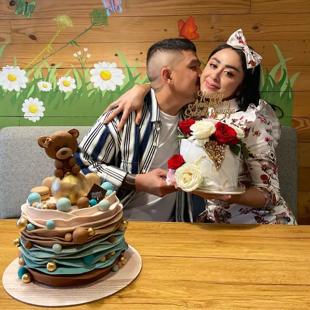 Momen Selvi Kitty Rayakan Ultah Anak Sekaligus Anniversary yang Ke-3, Meriah. (Sumber: Instagram/selvikitty dan Instagram/ranggailham)
