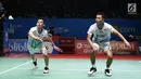 Pebulu tangkis ganda putra Indonesia, Fajar Alfian/M Rian Ardianto saat melawan Takuro Hoki/Yugo Kobayashi (Jepang) di Perempat Final Indonesia Open 2019 di Istora Senayan, Jakarta, Jumat (19/7/2019). Fajar/Rian kalah 19-21, 12-21. (Liputan6.com/Helmi Fitrhiansyah)