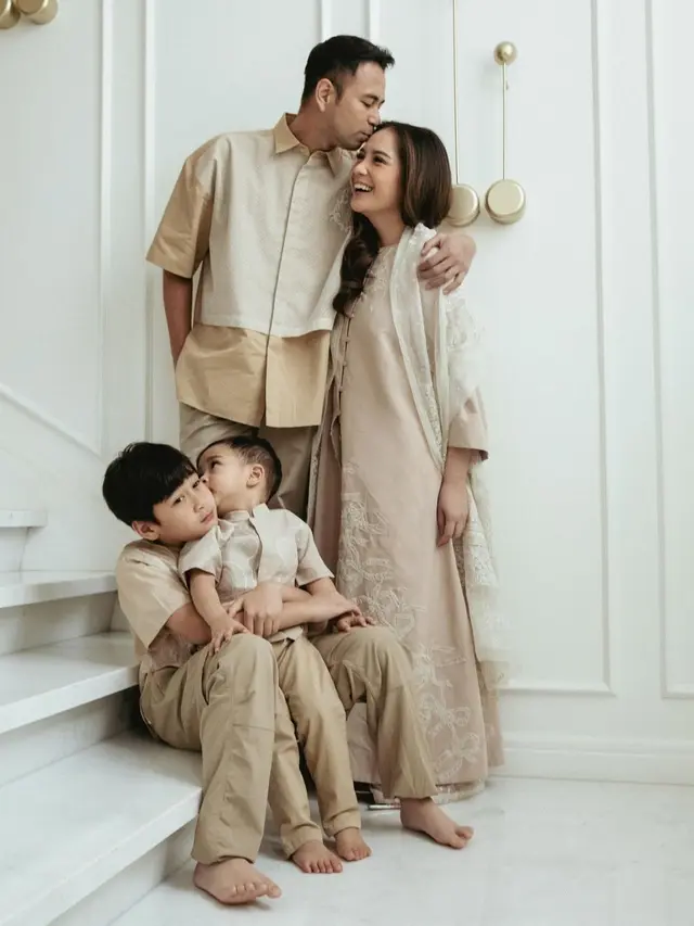 Potret keluarga Raffi Ahmad dan Nagita Slavina sambut lebaran bareng anak-anak (Sumber: Instagram/@saptodjojokartiko)