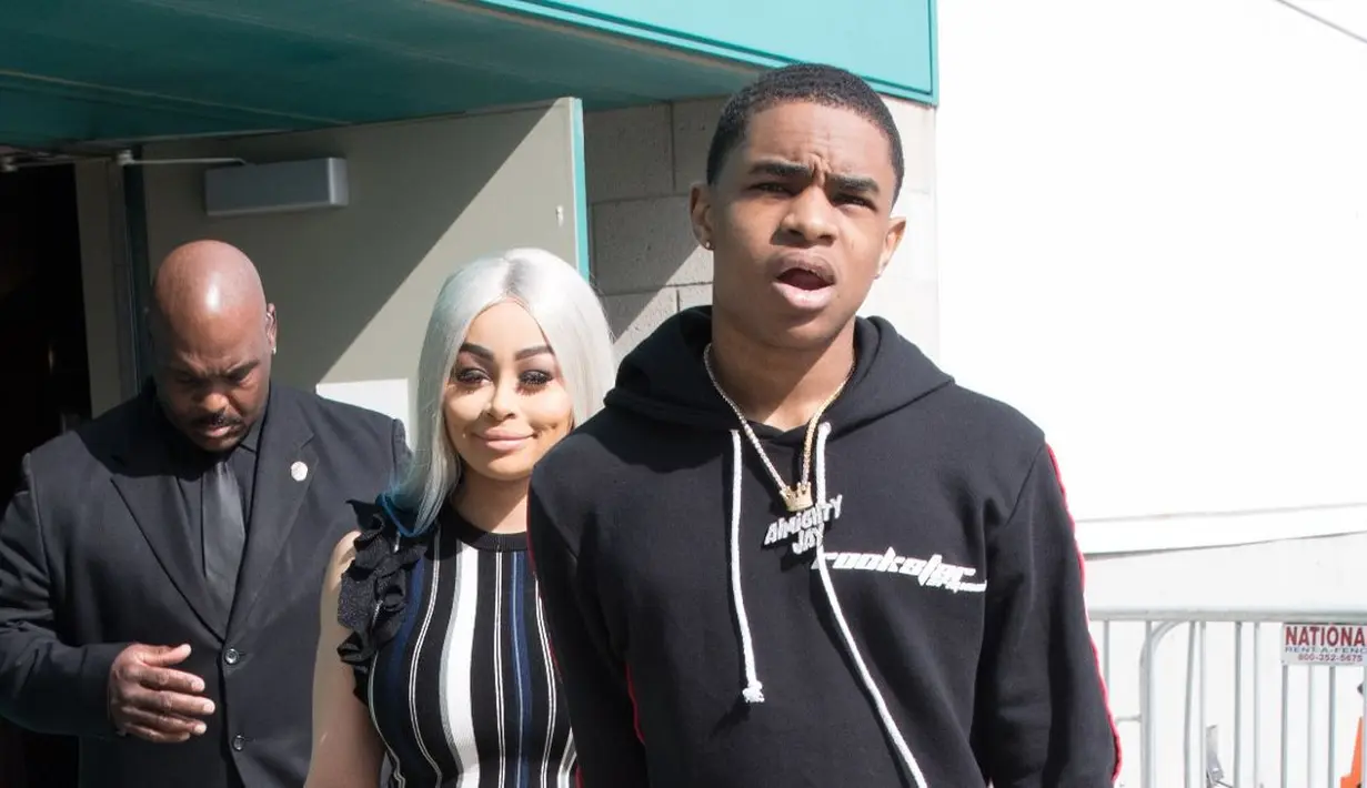Jadi menurutmu, apakah Blac Chyna akan menikahi YBN Almighy Jay? (wsbuzz.com)
