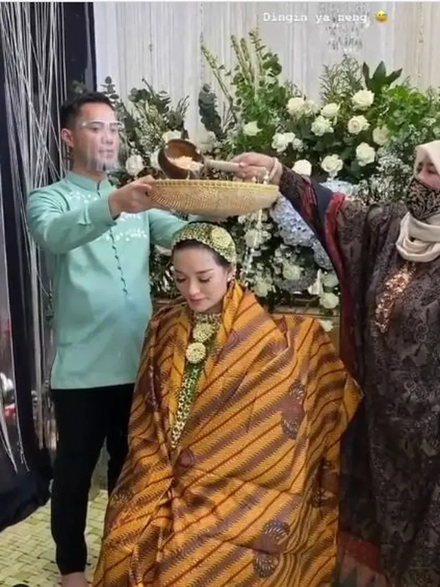 7 Potret Tasyakuran 7 Bulan Kehamilan Zaskia Gotik, Penuh Kebahagiaan