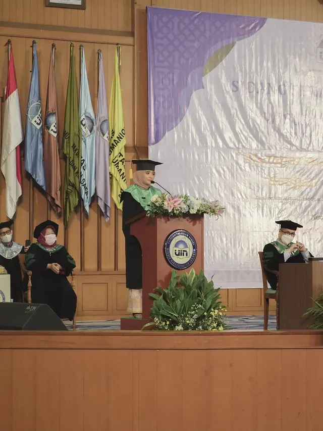 6 Potret Arafah Rianti saat Wisuda, Tampil Menawan dalam Balutan Kebaya