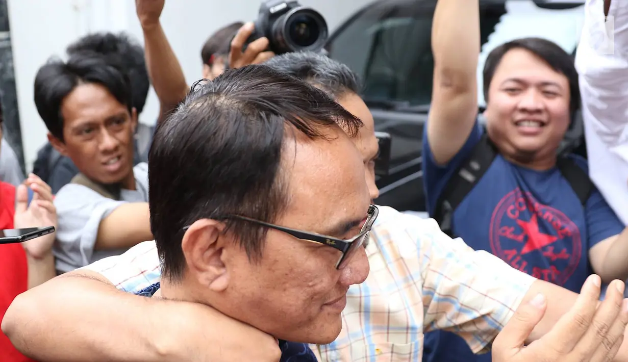 Politikus Partai Demokrat Andi Arief tiba di Gedung BNN, Cawang, Jakarta Timur, Rabu (6/3). Andi langsung menuju gedung dalam BNN. (Liputan6.com/Immanuel Antonius)