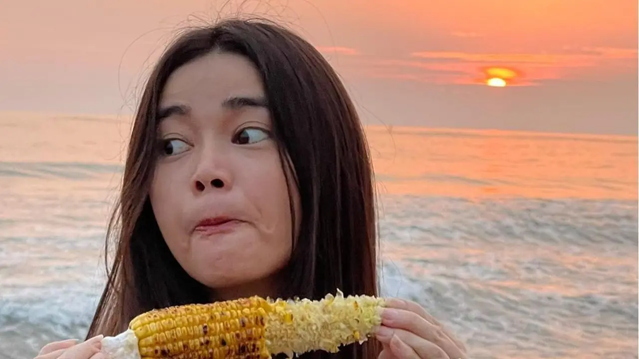 Olivia Sumargo Saat Liburan di Pantai, Melepas Penat