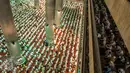 Ribuan umat muslim saat melaksanakan salat Jumat di Masjid Istiqlal, Jakarta, Jumat (31/3). Sebanyak 5 ribu massa diprediksi memenuhi Masjid Istiqlal, Sawah Besar, Jakarta Pusat pada hari ini. (Liputan6.com/Gempur M Surya)