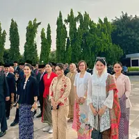 Tampilan Wakil Menteri Kabinet Merah Putih Dibalut Kebaya saat Upacara Hari Pahlawan. [@zitaanjani]