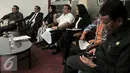 Parlindungan Purba (tengah) didampingi sejumlah jajaran anggota DPD RI memberikan keterangan pers terkait penanganan kebakaran hutan dan lahan di Komplek Parlemen, Senayan, Jakarta, Selasa (3/11). (Liputan6.com/Johan Tallo)