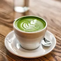 ilustrasi matcha latte/Maridav/Shutterstock
