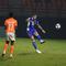 Layvin Kurzawa menjalani debut bersama Persib Bandung saat bersua Ratchaburi FC pada laga leg pertama 16 besar AFC Champions League Two 2025/2026 di Ratchaburi Stadium, Rabu (11/02/2026) dini hari WIB. Sayangnya, laga perdana Kurzawa bersama Persib berakhir dengan kekalahan 0-3. (dok. Persib Bandung)