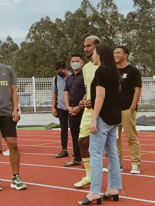 Tampilan Prilly Latuconsina Jadi Pemilik Klub Sepak Bola/dok.  (@prillylatuconsina96)