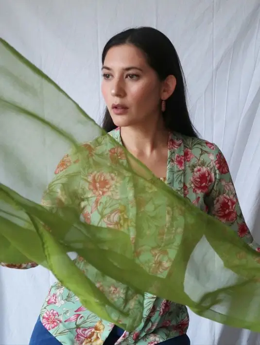 Hannah Al Rashid menetap di London, Inggris bersama sang suami Nino Fernandez.