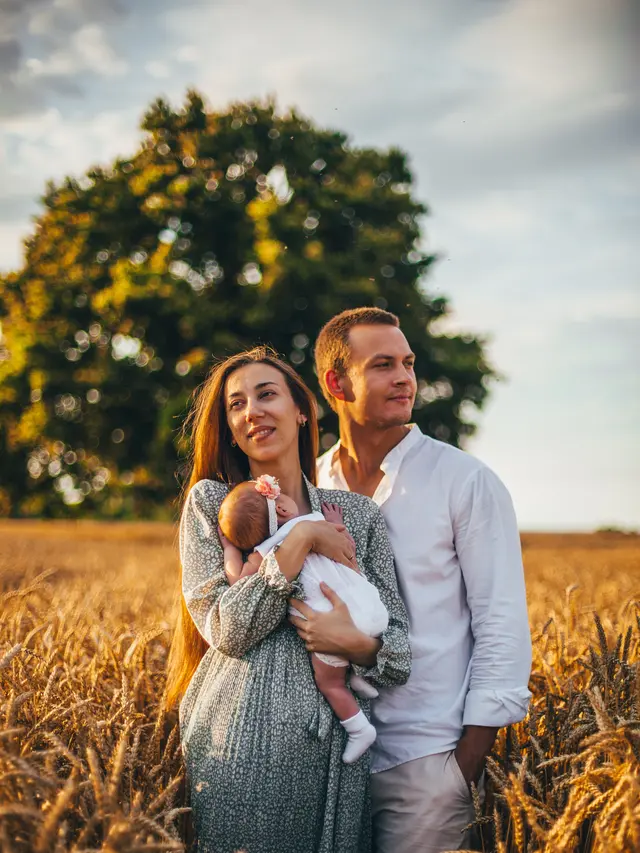 Contoh ilustrasi photoshoot newborn di luar