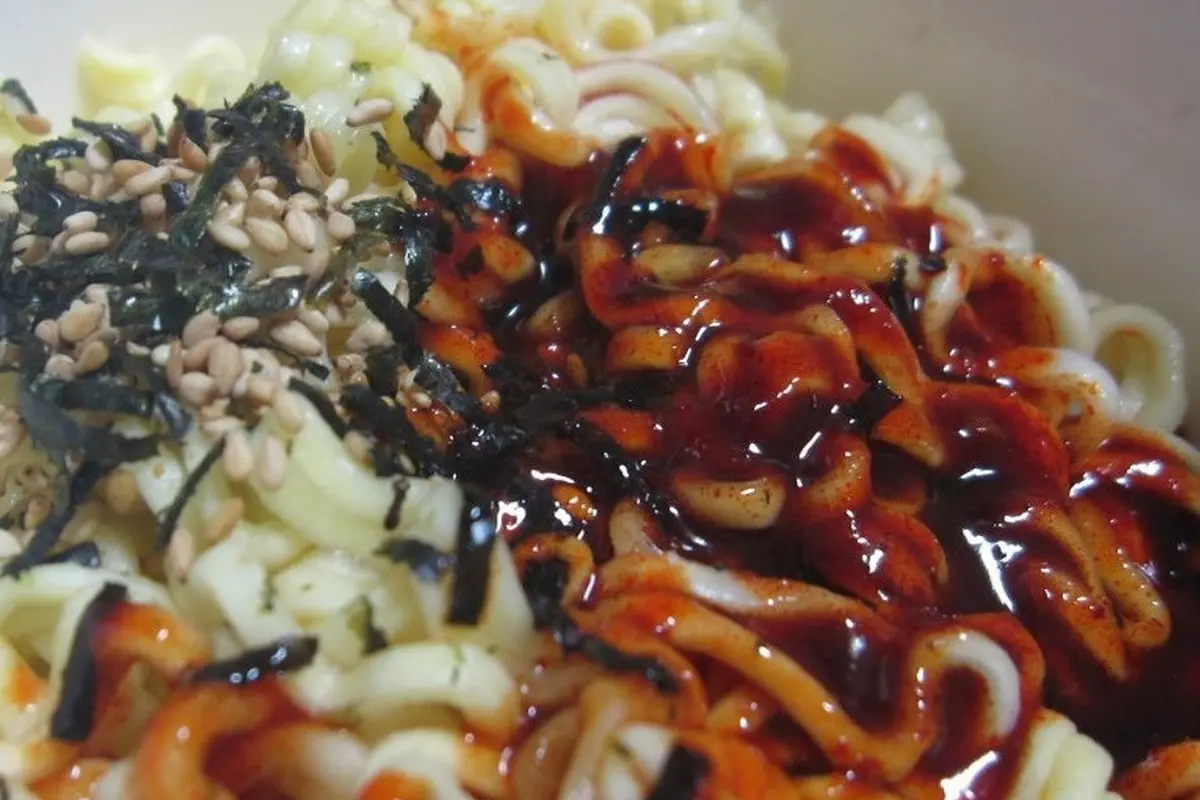 [Bintang] Makan Malam: Pizza Samyang Campur Keju Pasti Bikin Ketagihan