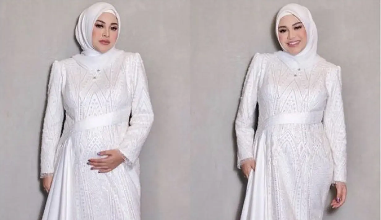 Dress putih flowy yang serasi dengan kerudungnya pin dikenakan Aurel. Membuatnya tampak anggun. [@erichalamin]