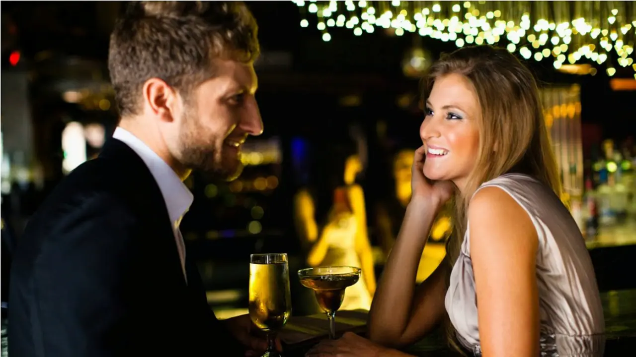 8 Tanda yang Tunjukkan Kamu Pacaran dengan 'Playboy'!