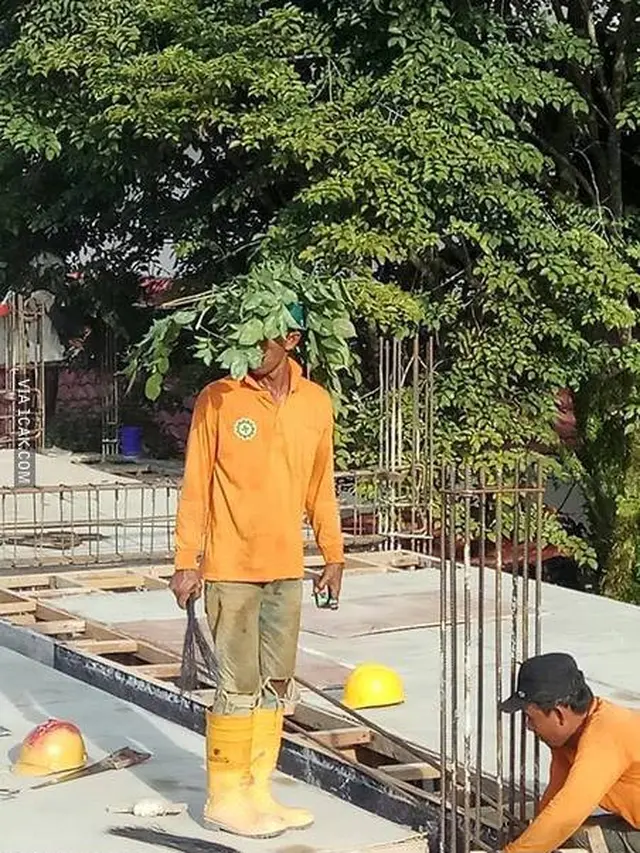 8 Potret Nyeleneh Orang Kerja Takut Terik Matahari Ini Kocak
