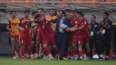 Kejutan besar terjadi pada laga pertama Grup C Piala Dunia U-17 2023 yang mempertemukan juara bertahan, Timnas Brasil U-17 kontra Timnas Iran U-17 di Jakarta International Stadium, Jakarta, Sabtu (11/11/2023) malam WIB. Di luar dugaan, Timnas Brasil U-17 harus kalah 2-3 dari Timnas Iran U-17. Sejatinya, Selecao Muda sempat memimpin dua gol hingga babak pertama usai. Namun Iran sukses melakukan comeback dengan mencetak tiga gol di babak kedua masing-masing melalui Yaqhoob Barajeh, Kasra Taheri dan Esmaeil Gholizadeh. (Bola.com/Ikhwan Yanuar)