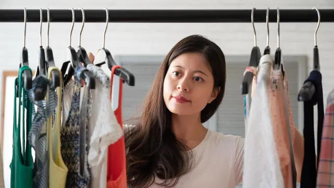 Tips Menjaga Pakaian di Lemari Tetap Wangi, Bebas dari Bau Apek Mengganggu