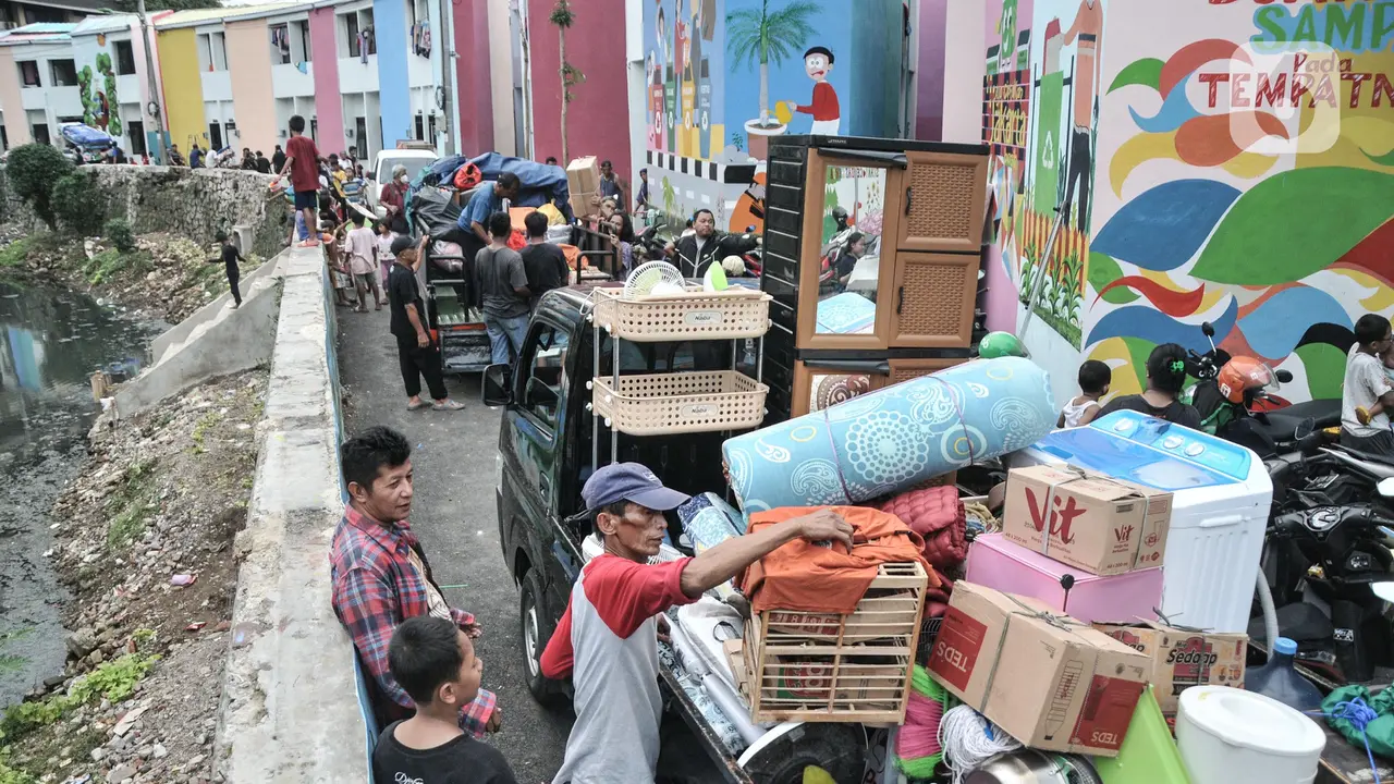 Warga Mulai Menghuni Kampung Gembira Gembrong