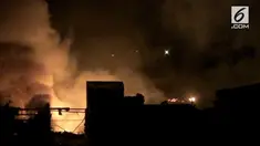 Puluhan rumah semi permanen di kawasan Gambir terbakar, diduga kebakaran disebabkan kompor yang meledak.