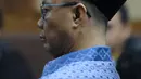 Terdakwa penerbitan SKL terhadap obligor BLBI, Syafruddin Arsyad Temenggung saat mengikuti sidang lanjutan di Pengadilan Tipikor, Jakarta, Kamis (31/5). Eksepsi eks Kepala BPPN tersebut ditolak dan sidang dilanjutkan (Liputan6.com/Helmi Fithriansyah)