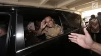 Gubernur DKI Jakarta Anies Baswedan usai menjalani pemeriksaan di Gedung Bawaslu RI, Jakarta, Senin (7/1). Pemeriksaan terkait laporan pose dua jari Anies di podium Konferensi Nasional Gerindra pada 17 Desember lalu. (Merdeka.com/Iqbal S. Nugroho)