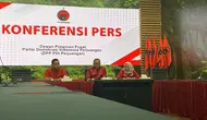 Ketua DPP PDIP Deddy Sitorus saat jumpa pers di DPP PDIP, Jumat (13/10/2024). PDIP mengungkap dugaan intervensi aparat kepolisian di Pilkada Papua Tengah. (Merdeka.com/Muhammad Genantan Saputra)