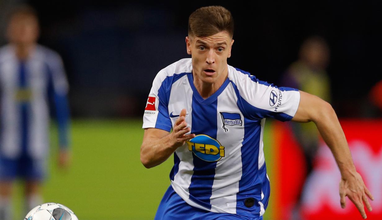 4. Krzysztof Piatek (Hertha Berlin) - Penyerang berusia 24 tahun ini gagal menunjukan ketajamannya saat berseragam AC Milan. Striker Timnas Polandia itu akhirnya dilepas ke Hertha Berlin dengan harga 27 juta euro. (AFP/Odd Andersen)