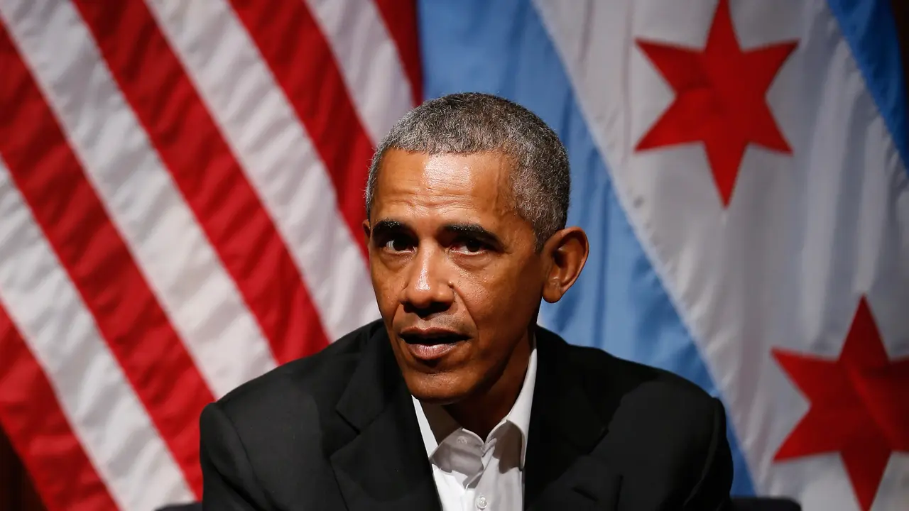Barack Obama Tampil ke Publik untuk Pertama Kalinya Sejak Pensiun 