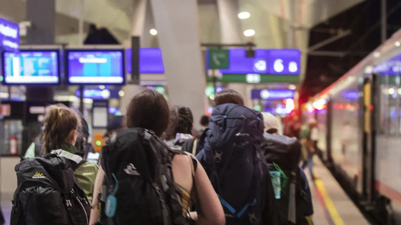Promo Naik Transportasi Publik Gratis di Austria Selama Setahun Asal Bersedia Ditato