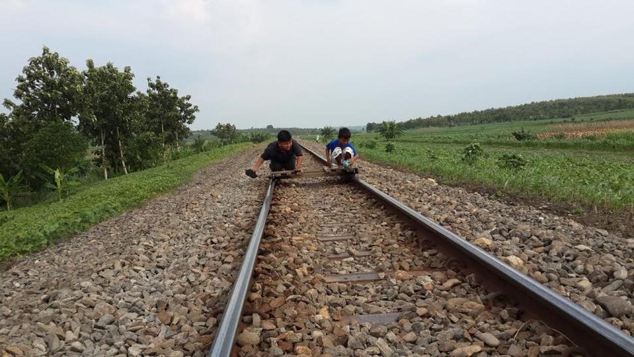 Mainan ekstrem anak kereta 20160405