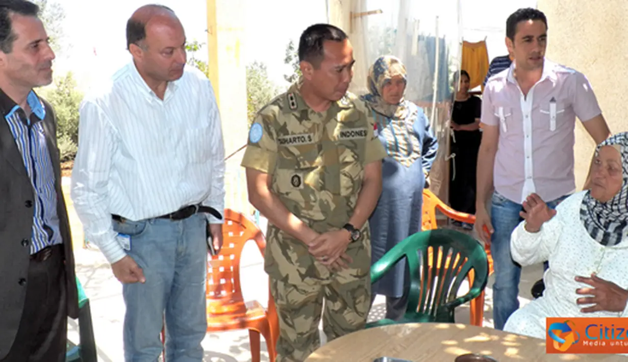 Citizen6, Lebanon: Salah satu Mayor (Kepala Desa) Rabatalatine, Lebanon Selatan, Mr. Ali Mahmoud Barakat saat menerima kunjungan Komandan Satgas Indobatt, Letkol Inf Suharto Sudarsono, Selasa (22/5). (Pengirim: Badarudin Bakri)
 