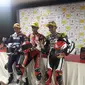 Andi Farid Izdihar (tengah) berhasil juara pada kelas 600cc pada Asia Road Racing Championship (ARRC), Minggu (14/10/2018)