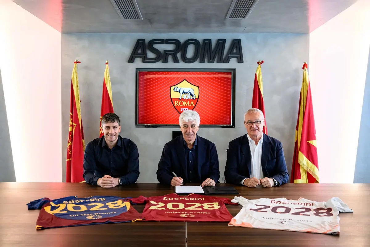 Gian Piero Gasperini (Tengah) dan Claudio Ranieri (Kanan)