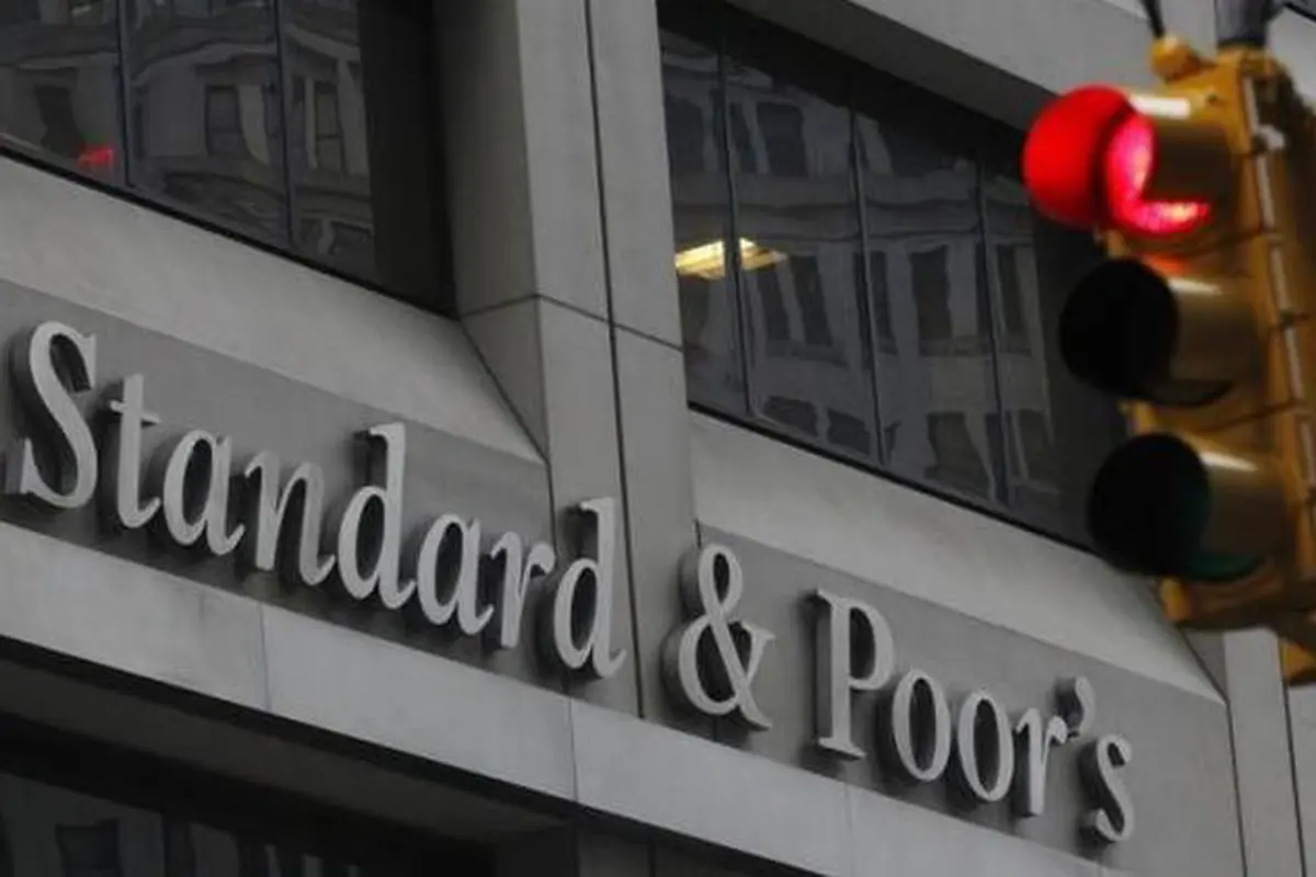 Lembaga Pemeringkat Internasional Standard & Poor's (S&P).