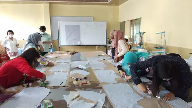 Inkubasi Desain Mode dan Produksi Baju Siap Pakai/dok. Tenun Gaya Doc