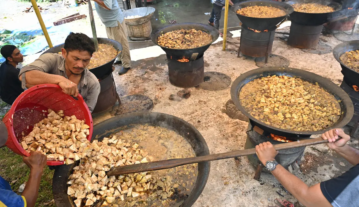 Makanan khas ini hanya disajikan pada perayaan tertentu seperti Maulid Nabi, Idul Fitri, Idul Adha, dan Tahun Baru Islam. (Chaideer Mahyuddin/AFP)