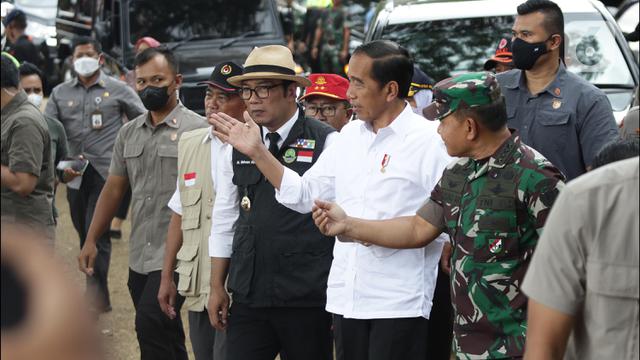 Presiden Jokowi Tinjau Lokasi Pencarian Korban Gempa Cianjur