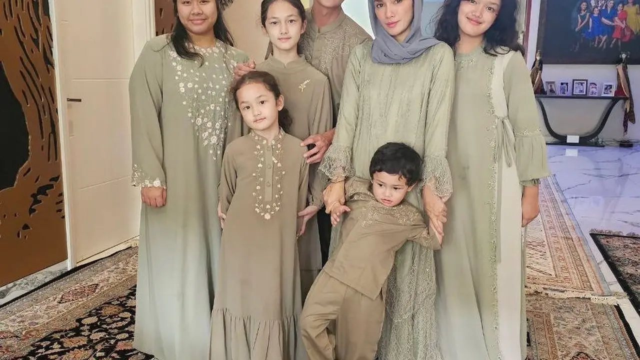 Baju lebaran artis