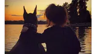 Gadis lucu ini membagikan foto-foto lucu ketika ia dan Anjingnya berpetualang bersama