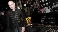John Varvatos Pamerkan Koleksi Pakaian ala Jimi Hendrix